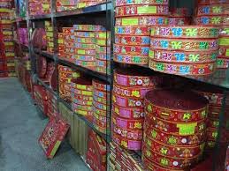 phao lau ban nhu banh keo o tiem tap hoa.jpg