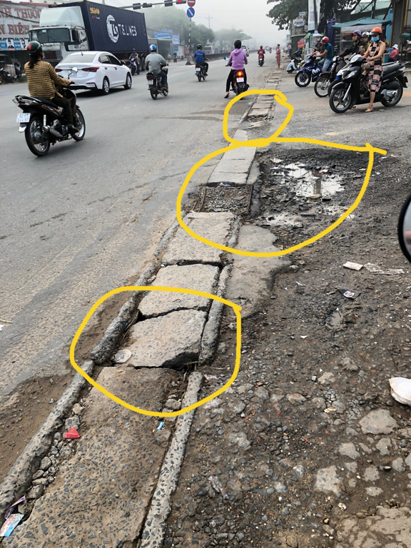 nap cong hu hong gay nhieu tai nan cho nguoi di duong.png