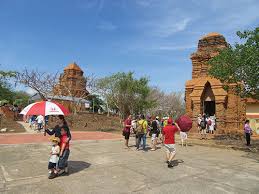 thap cham can trung tu va quan tam.jpg